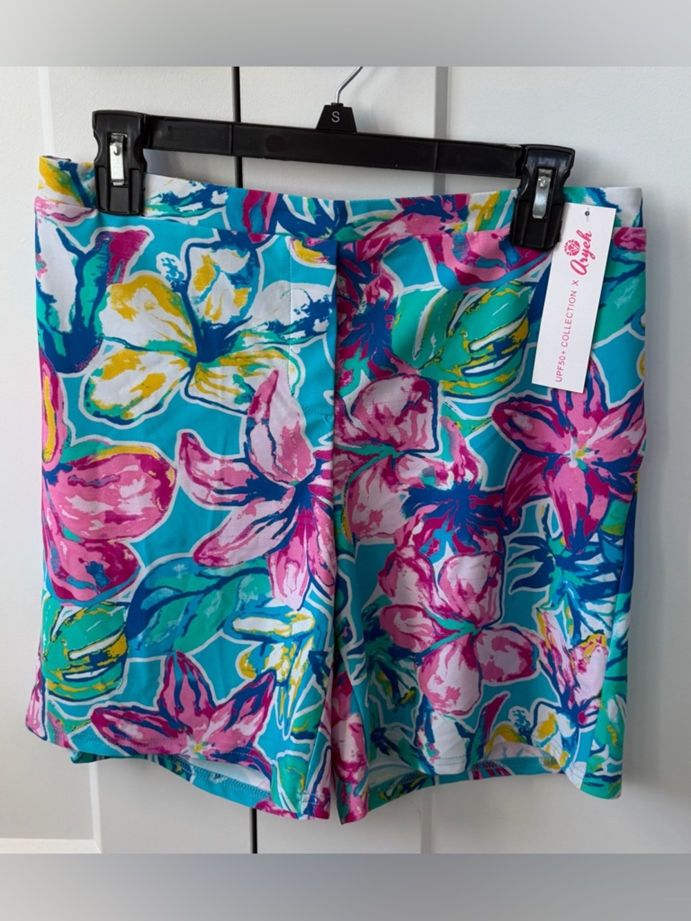 NWT Aryeh Kendra Hibiscus Floral Mid-Rise UPF50+ Shorts with Pockets, Medium